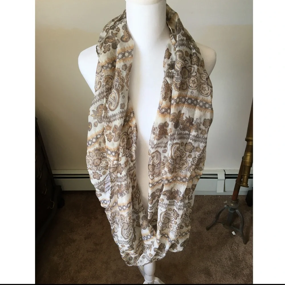 Women’s double paisley Infinity scarf set